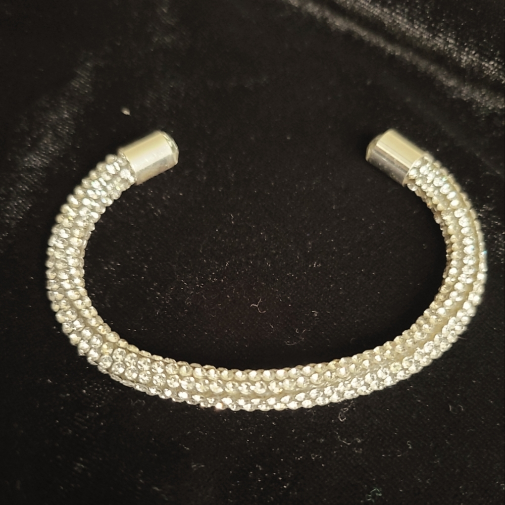 Elegant, beautiful bracelet, all occasion jeweled, Wrap Style rhinestones NWOT - Picture 2 of 5
